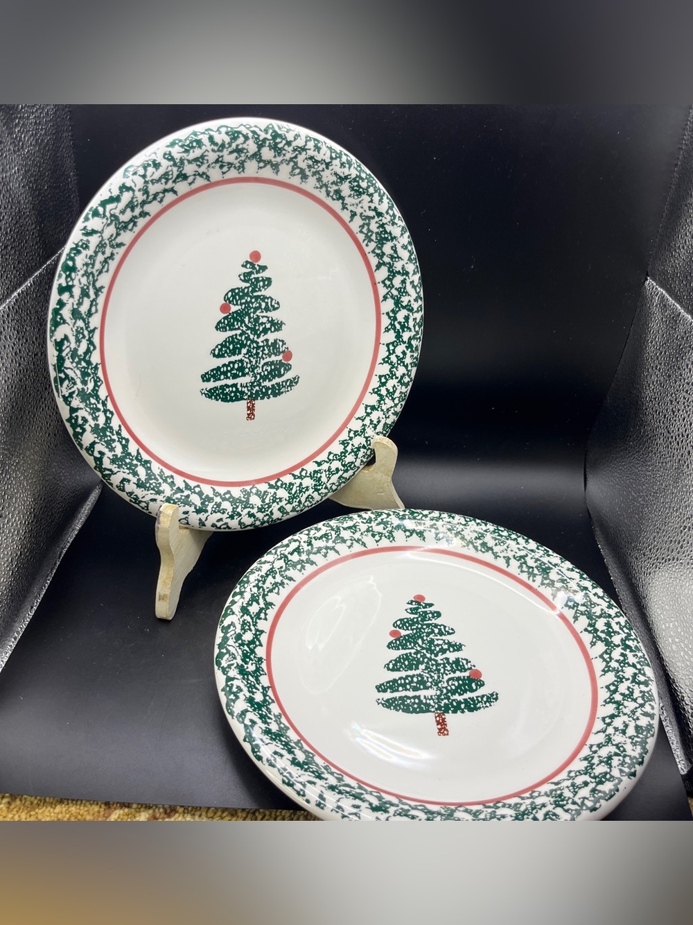 Vintage Furio Christmas Tree Spongeware 10” Plates Set of 2 Italy Green Red FUO5